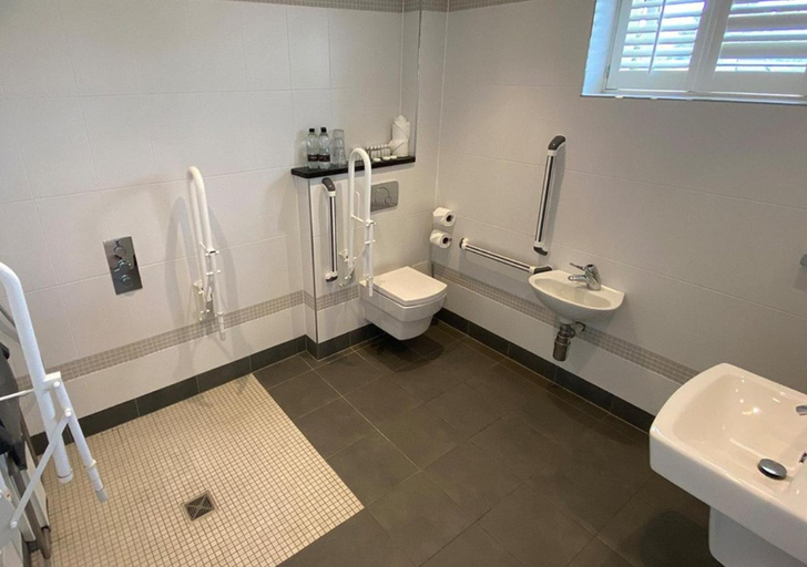 Bathroom 3, Great Blunts Stables - Stock Brook Manor Golf Club, Essex