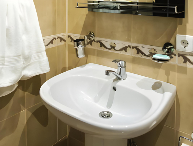 Bathroom 4, 7 Baits Hotel, Tbilisi