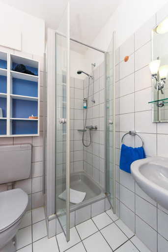 Bathroom 5, Hotel Garni Benser Watt, Wittmund