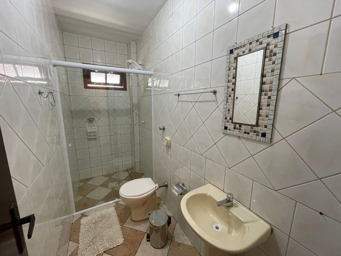 Bathroom 4, Nossa Guarda Acomodacoes, Palhoça