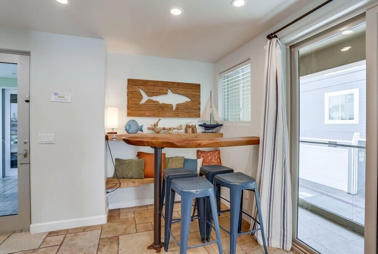 Others 5, Ocean Breeze 1, San Diego