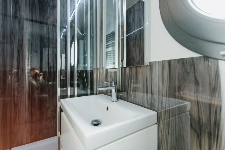 Bathroom 3, Wasserapartment Cityport - Schwimmende Ferienwohnung, Potsdam-Mittelmark