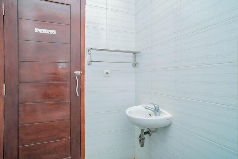 Bathroom 14
