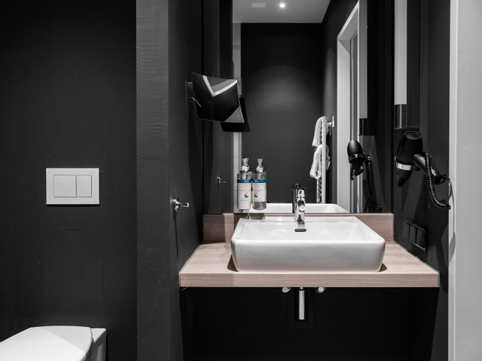Bathroom 4