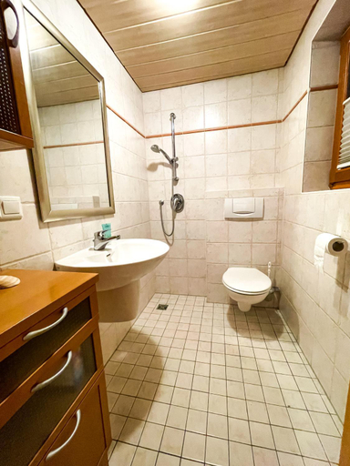 Bedroom 3, Behagliches Haus mit Kamin und romantischem Garten, Offenbach
