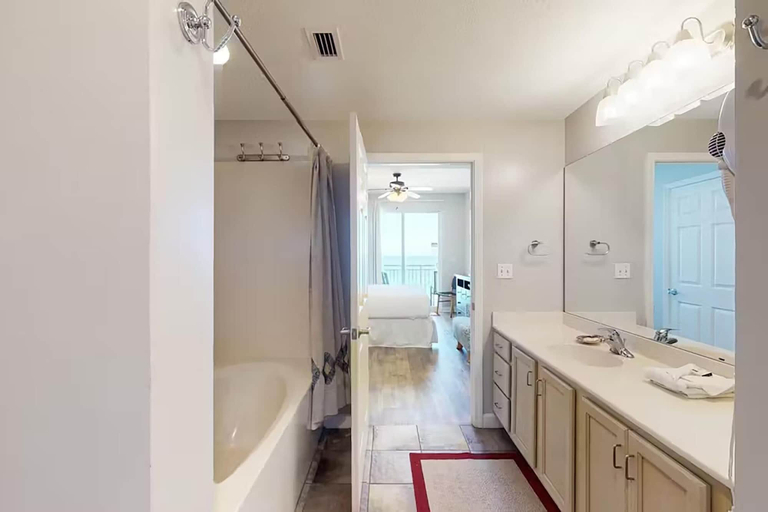 Bathroom 3, Sterling Reef 303, Bay