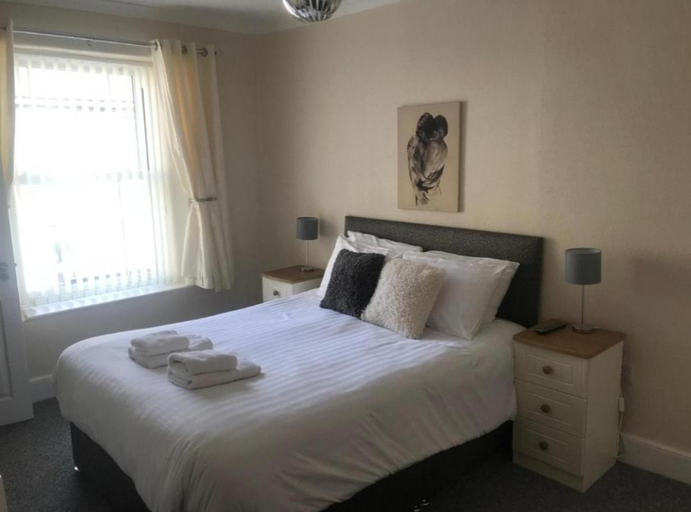 Bedroom 3, Nags Head Pub, Ceredigion