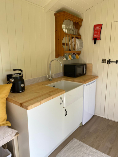 Others 5, Willow Shepherd Hut, Suffolk