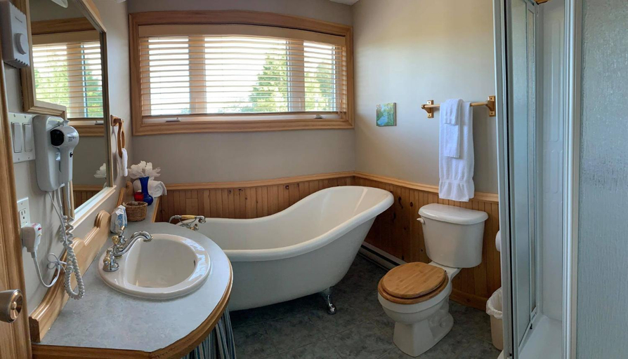 Bathroom 2, Auberge MicKy Inc, Madawaska
