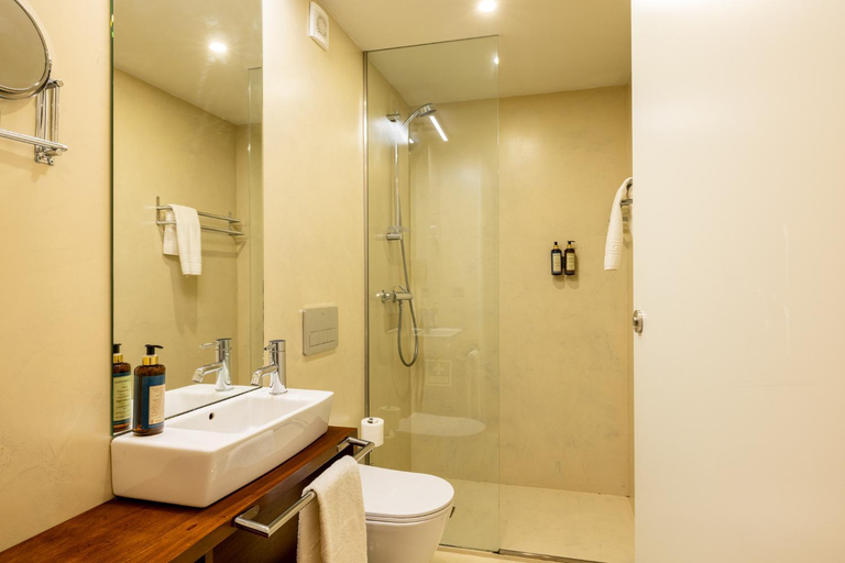 Bathroom 3, Casa do Oficio - Livreiro, Porto