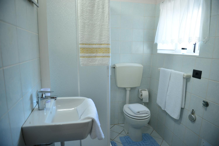 Bathroom 2, I Grappoli, Asti