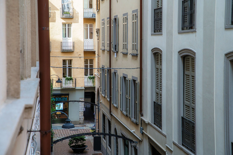 Exterior & Views, All in One, Como