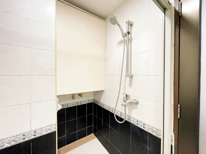 Bathroom 18