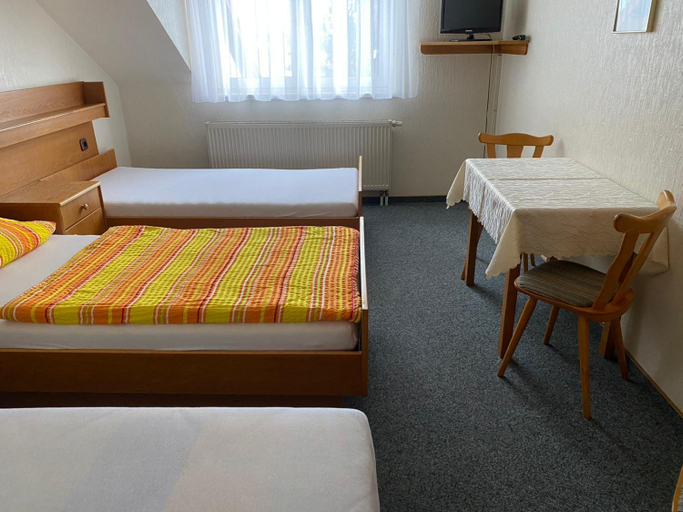 Bedroom 4, Grune Au Hotel, Main-Kinzig-Kreis