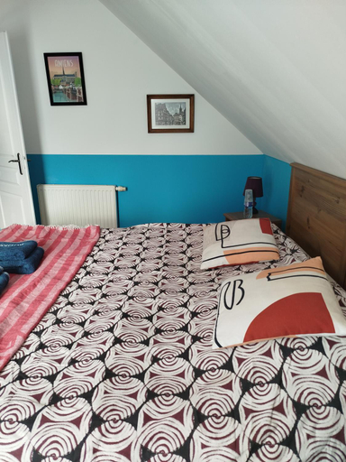 Others 2, Chambre avec balcon dans maison avec parking, Haute-Savoie
