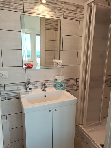 Bathroom 4, Melody Sea Front, Rome