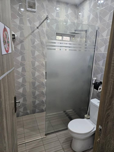 Bathroom, SAFEHOUSE by Alecta, Sabon-Ga
