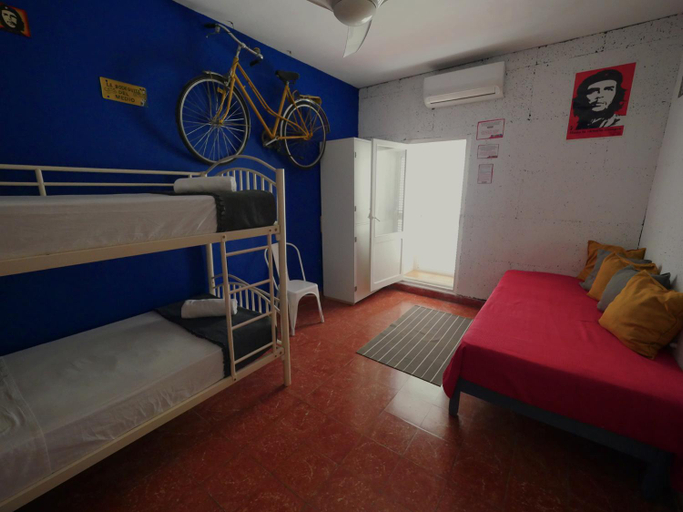 Others 3, Hostal Giramundo, Baleares