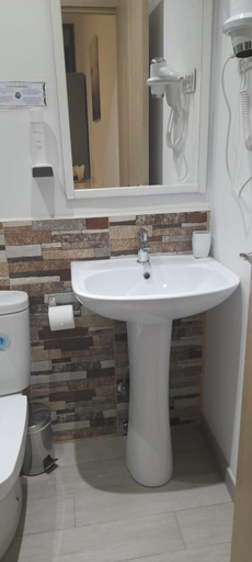 Bathroom 4, Hostal Adis, Madrid