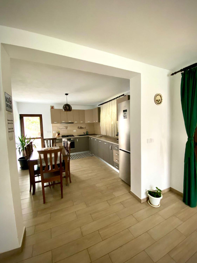 Others 5, Casa Alex, Corbeni