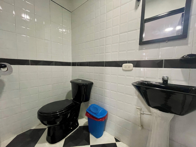 Bathroom 4, Hotel El Olimpo, Medellín