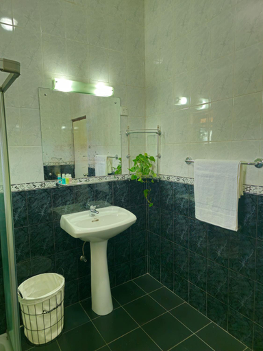 Bathroom, The Loris Manor, Nuwara Eliya