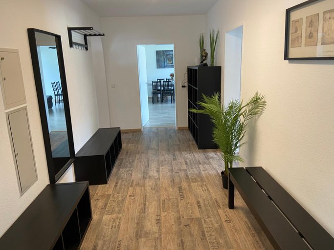 Others 5, Generous Apartment with own parking Space, Paderborn