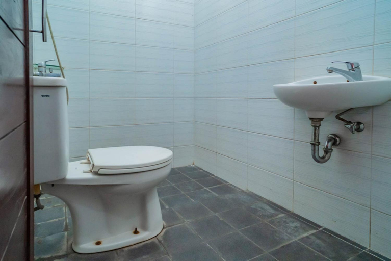 Bathroom 11