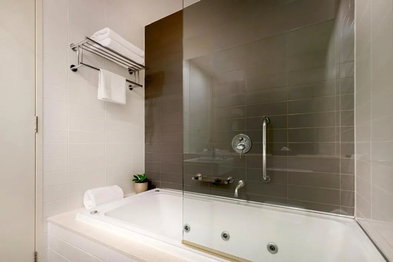 Bathroom 10