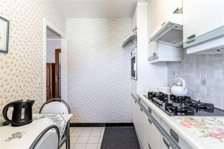 Others 2, Superb Flat 3 Bedrooms Private Parking, Antwerpen