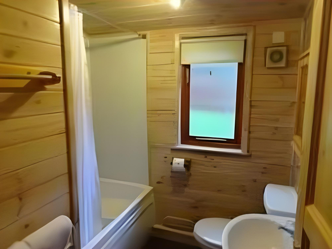 Bathroom, Glebe Farm Apartments, Lincolnshire