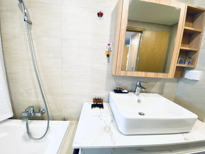 Bathroom 14