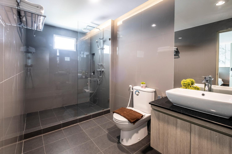 Bathroom 9