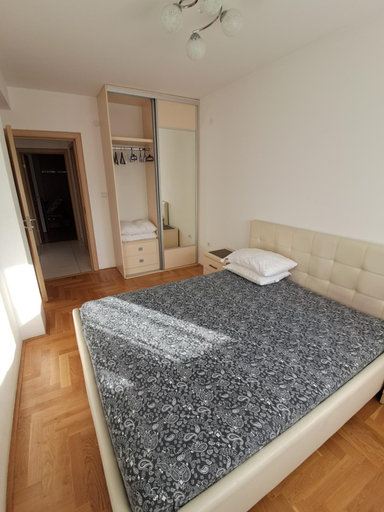 Others 4, Apartman Verica