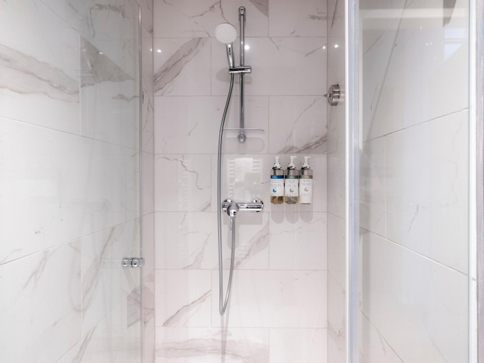 Bathroom 8