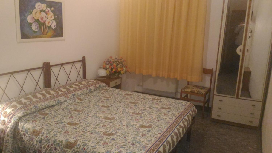 Bedroom 2, Pensione Delfino Azzurro, Ancona