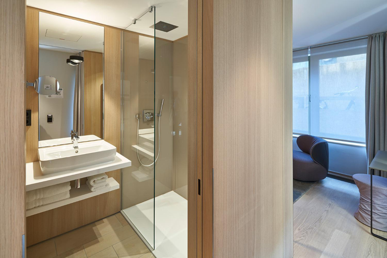 Bathroom 5, Hotel Misan, Aurich