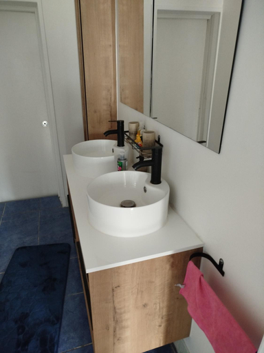 Others 3, Chambre avec balcon dans maison avec parking, Haute-Savoie