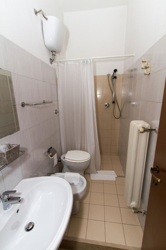 Bathroom 4, Albergo Martini, Terni