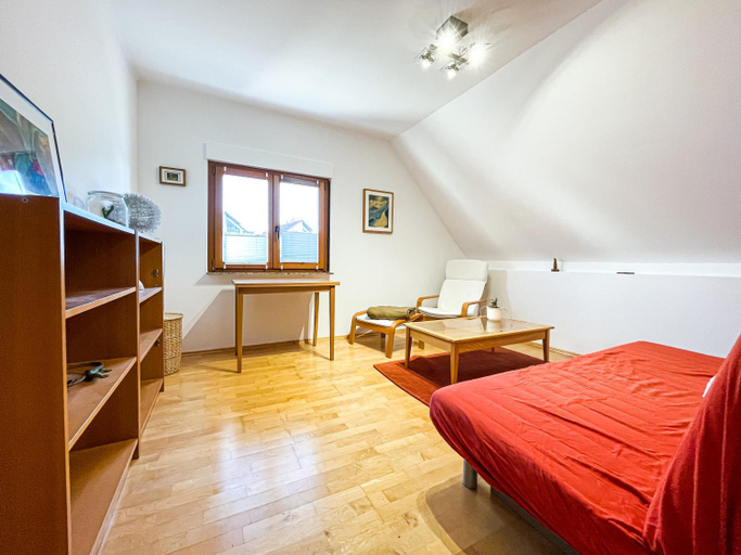 Bedroom 2, Behagliches Haus mit Kamin und romantischem Garten, Offenbach