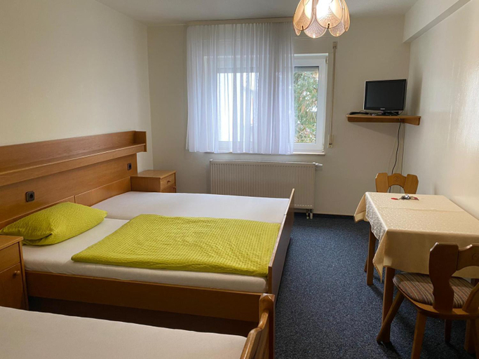 Bedroom 5, Grune Au Hotel, Main-Kinzig-Kreis