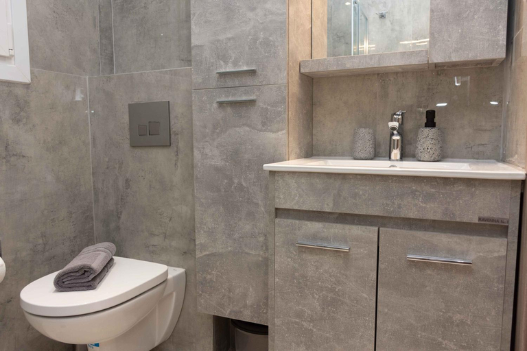 Shower 2, SKG Comfort Apartments, Central Macedonia