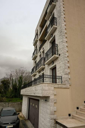 Others 3, Vujovic Apartment 2