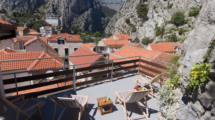 Others 3, Hostel Omis, Omiš