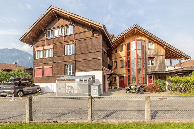 Exterior & Views