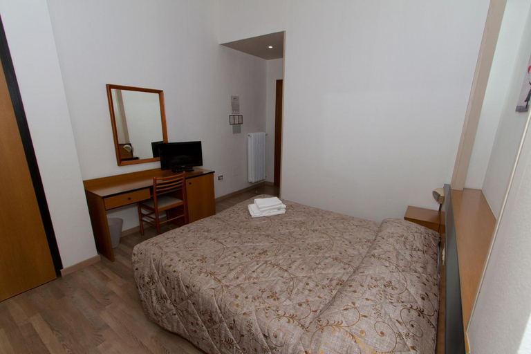 Bedroom 3, Albergo Martini, Terni