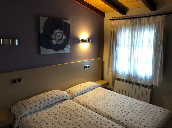 Bedroom 2, Hotel Costa San Juan De La Canal, Cantabria