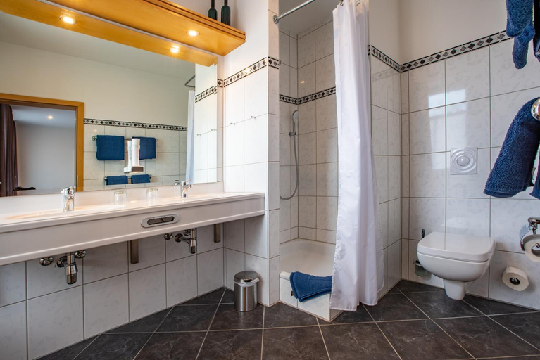 Bedroom 2, CAESARO Hotel & Pizzeria - 20 Jahre Familienunternehmen, Osnabrück