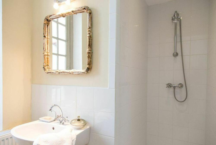 Bathroom, Jardins Haute Couture, Indre-et-Loire