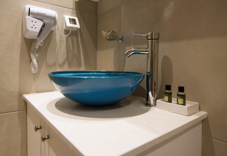 Bathroom 3, Villa Dio Petres, Crete
